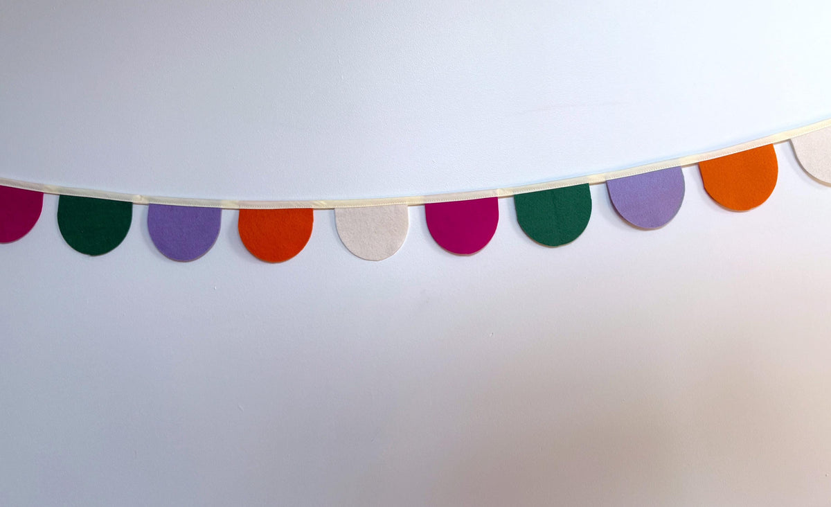 HALF CIRCLES Bright Colourful Scallop Bunting Garland for Party or Celebration