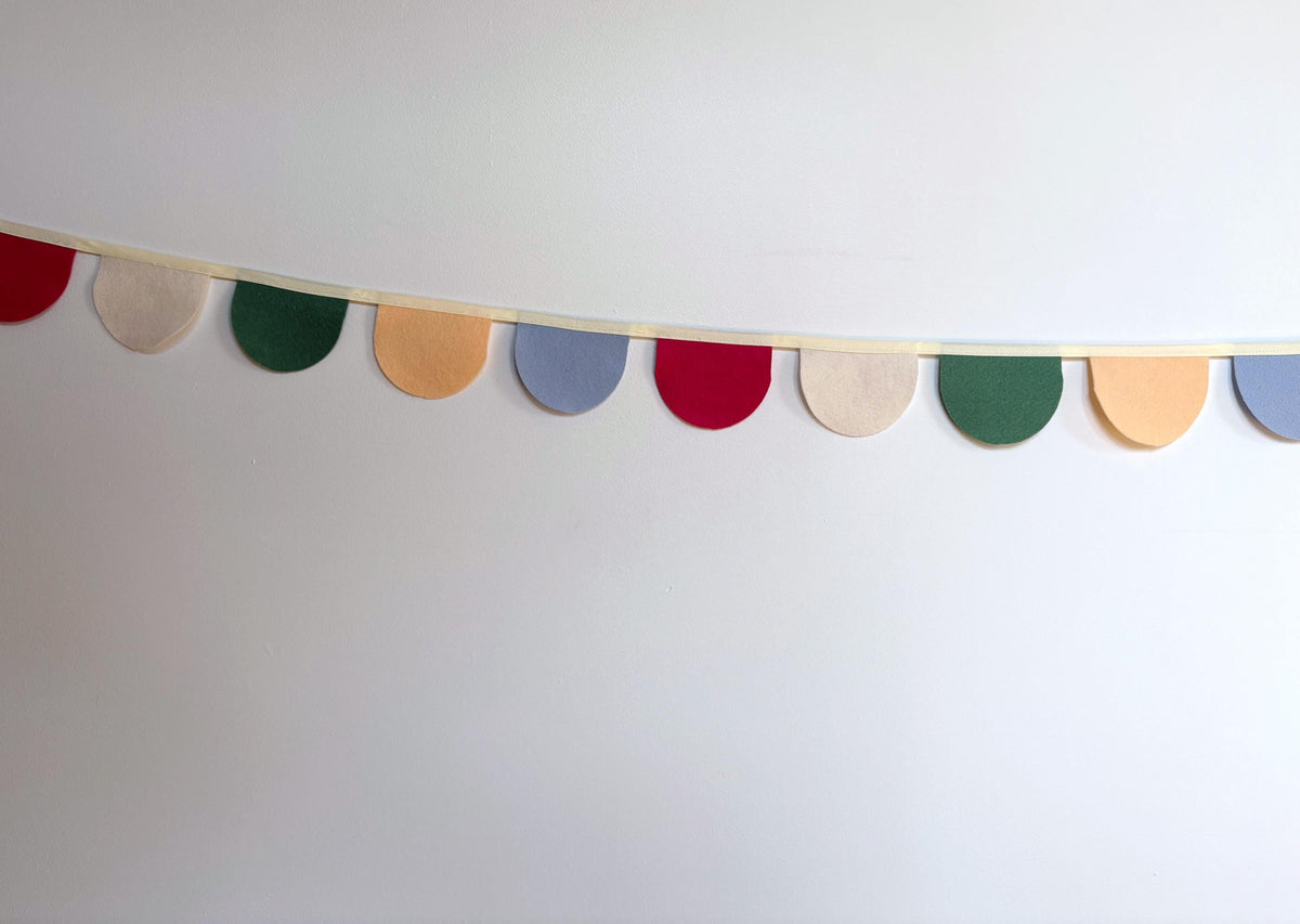 HALF CIRCLES Bright Colourful Scallop Bunting Garland for Party or Celebration