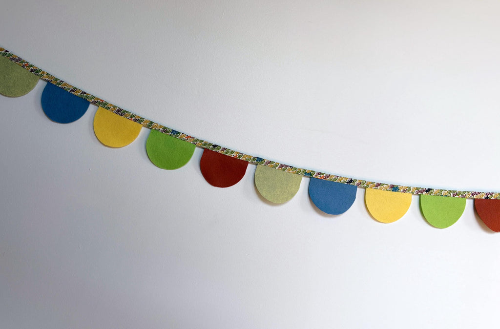 HALF CIRCLES Bright Colourful Scallop Bunting Garland for Party or Celebration